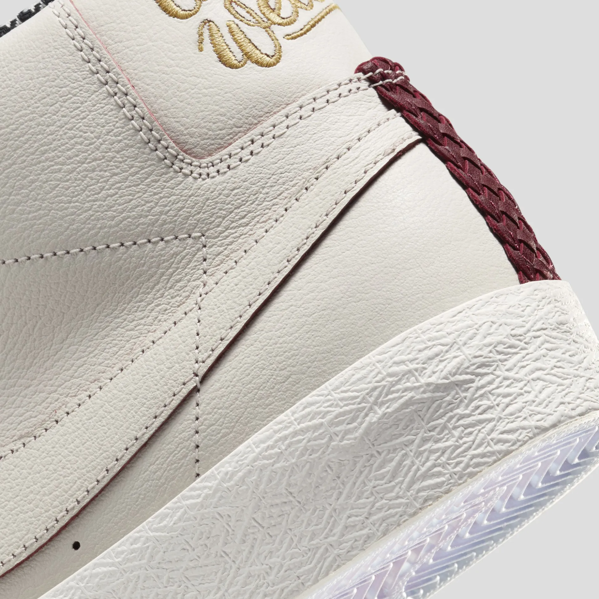 Nike SB & Welcome Madrid Zoom Blazer Mid - Sail / Dark Beetroot