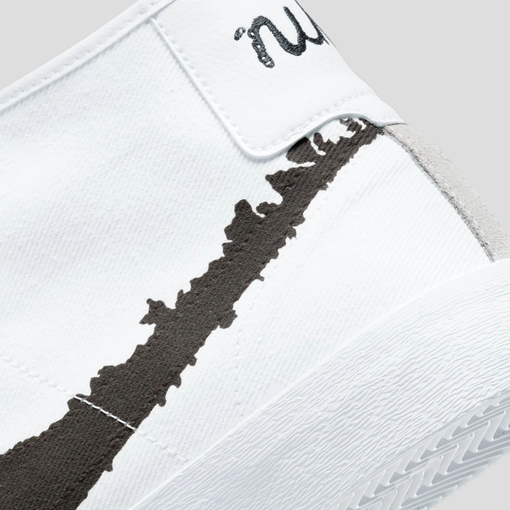 NIKE SB "BLAZER COURT MID PRM" WHITE/BLACK