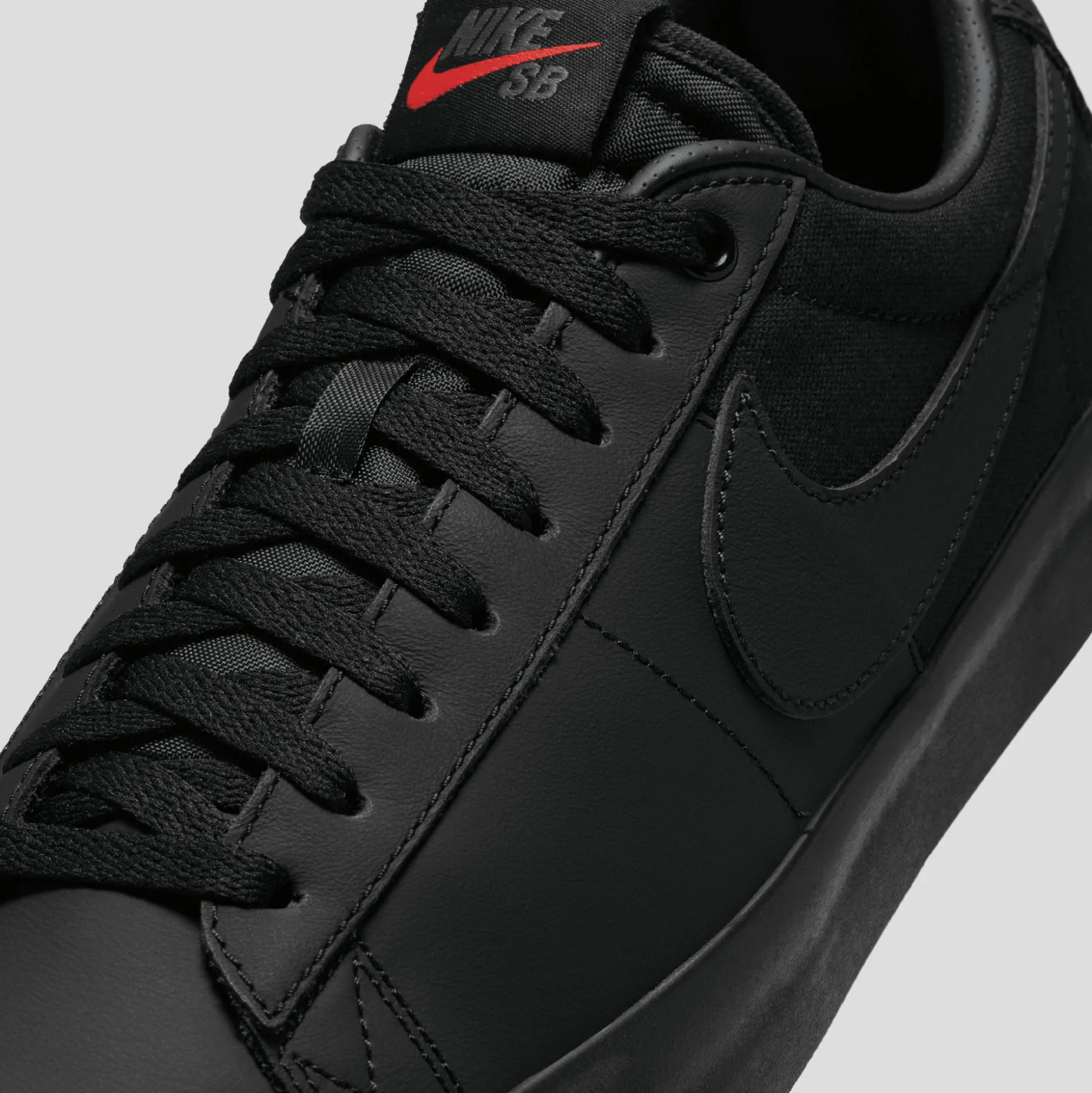 Nike SB Zoom Blazer Low Pro GT ISO - Black / Black